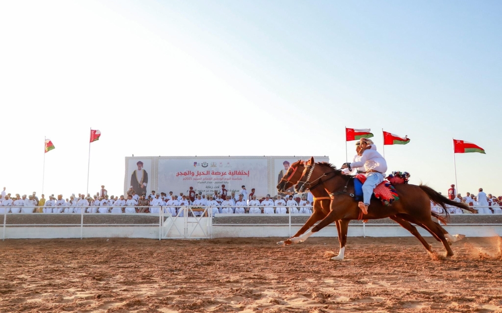من مهرجان الخيل والهجن بالمضيبي