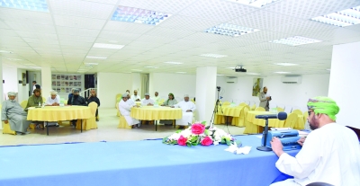 سلطنة عُمان – ورشة عمل بصلالة لتعريف المكفوفين بطريقة برايل