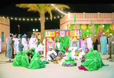 سلطنة عُمان – مهرجان صحار يعرض العرس العماني على الطراز التراثي التقليدي