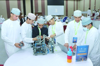 سلطنة عُمان – بمشاركة 6 محافظات.. بدء التصفيات المحلية لمسابقة الروبوت العالمية “VEX IQ”