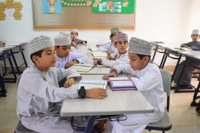 سلطنة عُمان – 200 ألف مستفيد من برامج مركز تعليم وإرشاد المرأة بالظاهرة