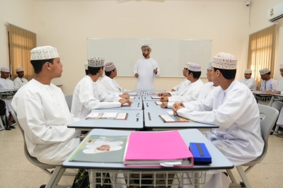 سلطنة عُمان – 127 ألف طالب في الصفين العاشر والحادي عشر يختارون موادهم الدراسية