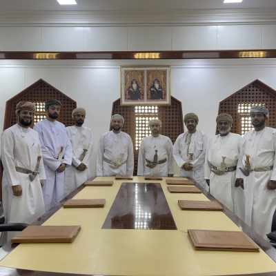 سلطنة عُمان – توقيع اتفاقية شراكة لكفالة الأيتام بولاية ثمريت