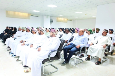 سلطنة عُمان – محاضرة تستعرض جهود تحسين الرعاية الصحية بمحافظة ظفار