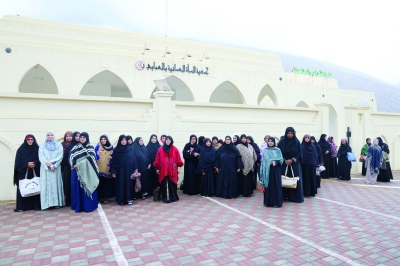 سلطنة عُمان – جمعية إحسان تنظم رحلة للمسنات بولاية بركاء