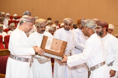 سلطنة عُمان – تدشين كتاب القائد الكمي من سيرة الشيخ محمد بن مسعود الصرمي
