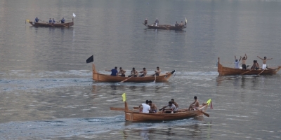 سلطنة عُمان – انطلاق سباق القوارب التقليدية في خصب