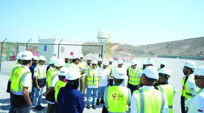 سلطنة عُمان – استعراض وتيرة التقدم في مشروع محطة تنقية مياه سد وادي ضيقة
