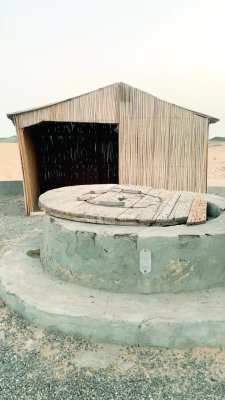 سلطنة عُمان – بجهود الشباب تعود الحياة إلى بئر تاريخي مهمل في الأشخرة