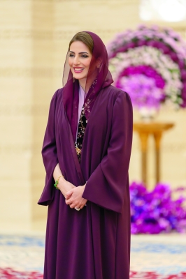 سلطنة عُمان – السيدة الفاضلة تهنئ المعلمين والمعلمات بعيدهم السنوي