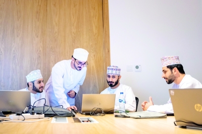 سلطنة عُمان – إن إنشاء مركز الشباب يؤكد الاهتمام الكبير بالشباب وترسيخ دورهم الأساسي في بناء الوطن