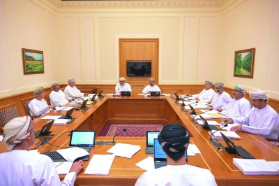 سلطنة عُمان – “قانون الدولة” يناقش عدداً من مشاريع القوانين