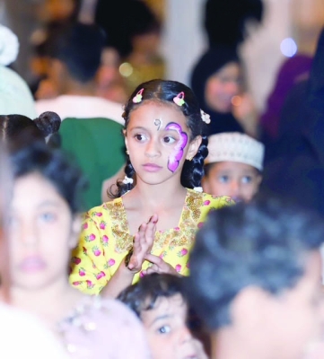 سلطنة عُمان – أنشطة ترفيهية تسعد الأطفال احتفالاً بليلة النصف من شهر رمضان بصحم