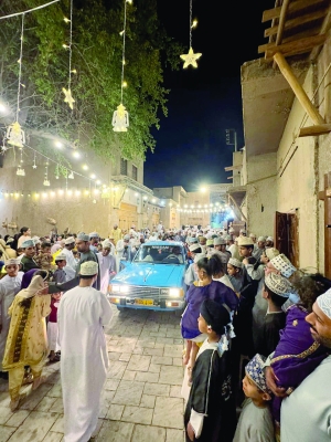 سلطنة عُمان – “تحلولة” تحيي الأجواء الرمضانية في نزوى وبهلاء بمشاركة واسعة من الأطفال والأسر