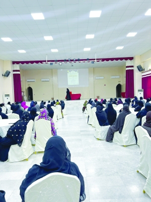 سلطنة عُمان – محاضرة توعوية بمدينة بهلاء عن رمضان والتعليم الذاتي