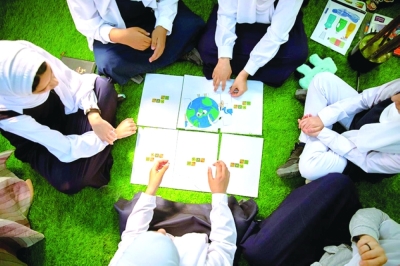 سلطنة عُمان – إطلاق المشاريع والمبادرات التعليمية التي ترسخ مفاهيم الاستدامة البيئية