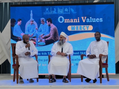 فعالية quot;تعارف نزوى 4quot; تعزّز التواصل الثقافي والتعريف بالقيم الإسلامية بمحافظة الداخلية 