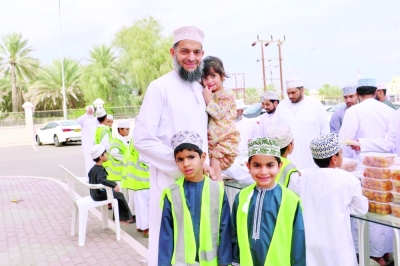 سلطنة عُمان – مبادرة “كن بخير” تعزز التضامن المجتمعي في بهلاء