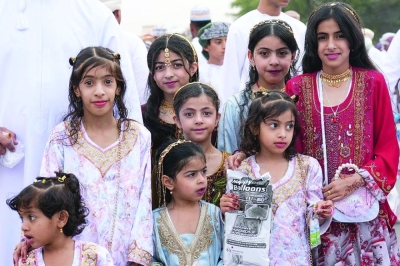 سلطنة عُمان – العيد في عيون الأطفال فرحة تبعث فيهم مشاعر الألفة والمودة