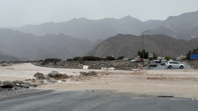 سلطنة عُمان – تهطل أمطار متوسطة إلى غزيرة على ولايات محافظة مسندم