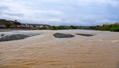 سلطنة عُمان – هطلت أمطار غزيرة مصحوبة بالرياح على قرى مختلفة بولاية السيب