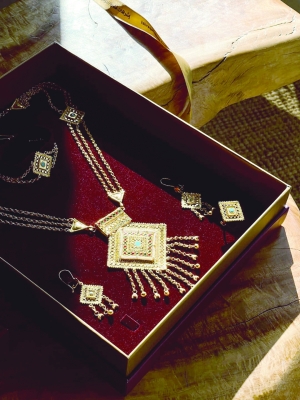 سلطنة عُمان – نادية الرواحي: نحافظ على حرفة صياغة الفضة بإبداع يواكب العصر المعاصر