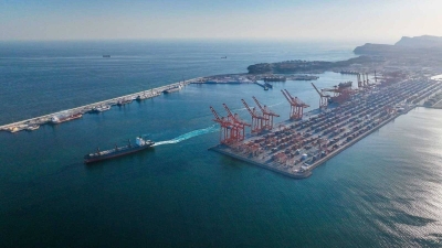 سلطنة عُمان – أصيب شخص وتضررت رافعة نتيجة استهداف ميناء صلالة بطائرتين مسيرتين