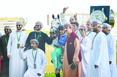 الجواد "فلاح" يُهدي سلطنة عُمان لقب "دبي كحيلة كلاسيك"