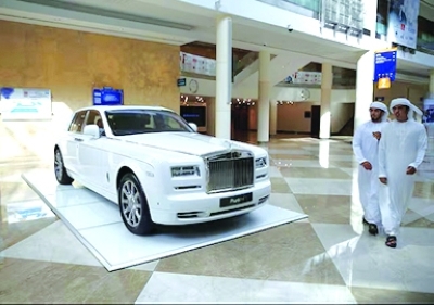 حرب إيران تهدد أرباح شركات السيارات الفاخرة في الخليج