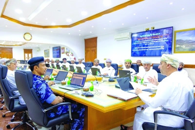 "بلدي شمال الباطنة" يناقش آثار منخفض المسرات ويستعرض المشاريع التنموية