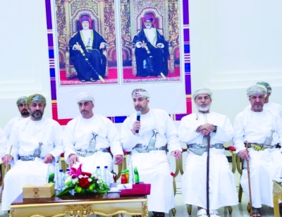 سلطنة عُمان – الاطلاع على آخر تطورات المشاريع الخدمية والتنموية بولاية صحم