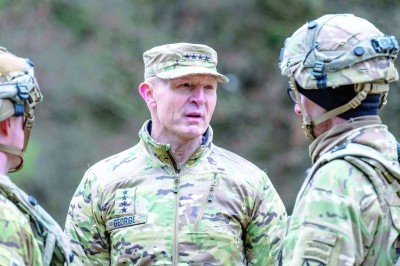 البنتاجون يؤكد: تنحي رئيس أركان الجيش الأمريكي بناء على طلب هيغسيث