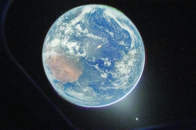 رحلة "أرتيميس 2" في منتصف الطريق بين الأرض والقمر