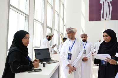 سلطنة عُمان – فتح باب التسجيل للمشاركة في منتدى لندن الدولي للعلماء الشباب للعام الحالي