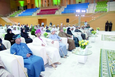 ملتقى الخريجين بصلالة يعزز التواصل الأكاديمي المستدام