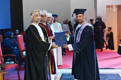 سلطنة عُمان – كلية عمان للسياحة تحتفل بتخريج دفعة 2026 من طلابها