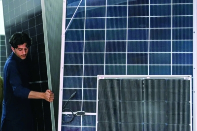 الطاقة الشمسية تحدّ من صدمة أسعار الطاقة في باكستان