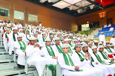 سلطنة عُمان – تعليم ظفار تكرم الطلبة المتفوقين في مسابقة القرآن الكريم