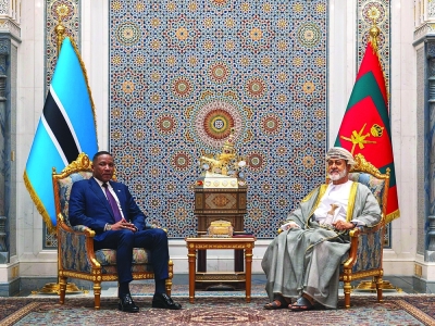 جلالة السلطان ورئيس بوتسوانا يبحثان أوجه التعاون والمصالح المشتركة