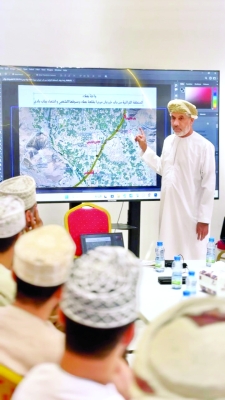 مناقشة تأهيل وتطوير المناطق الأثرية المجاورة لقلعة بهلا