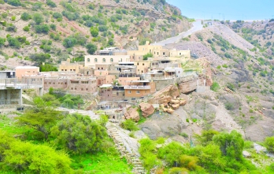 90 % نسبة إنجاز مشروع مسار قرى العقر والعين والشريجة بالجبل الأخضر