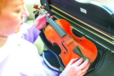 شركات الطيران تسعى لحل مشكلات اصطحاب العازفين للآلات الموسيقية على الطائرات