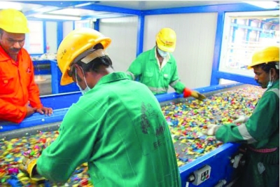 سلطنة عُمان – “إعادة التدوير”.. بين التحديات السلوكية والجدوى الاقتصادية