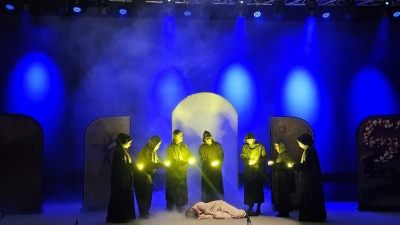 سلطنة عُمان – انطلاق مهرجان المسرح الجامعي الثامن بنزوى