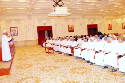 سلطنة عُمان – مناقشة تطورات نظام الأداء المؤسسي بتعليم شمال الباطنة