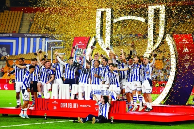ريال سوسيداد يتوّج كأس ملك إسبانيا الرابع في تاريخه ويبخر حلم غريزمان