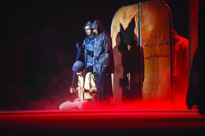 "الأبواب السبعة من العتمة إلى النور" أول عروض المهرجان المسرحي الجامعي الثامن