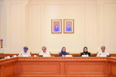 مجلس الدولة يناقش أثر التحول الرقمي على الأسرة العُمانية