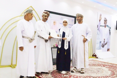 سلطنة عُمان – تكريم الطلاب المتفوقين في الدبلوم العام بولاية ضنك