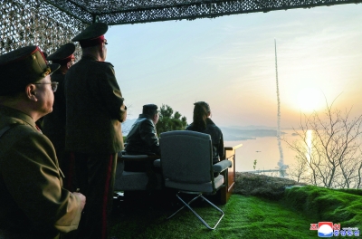 كوريا الشمالية تختبر القنابل العنقودية في أحدث عملية إطلاق للصواريخ الباليستية